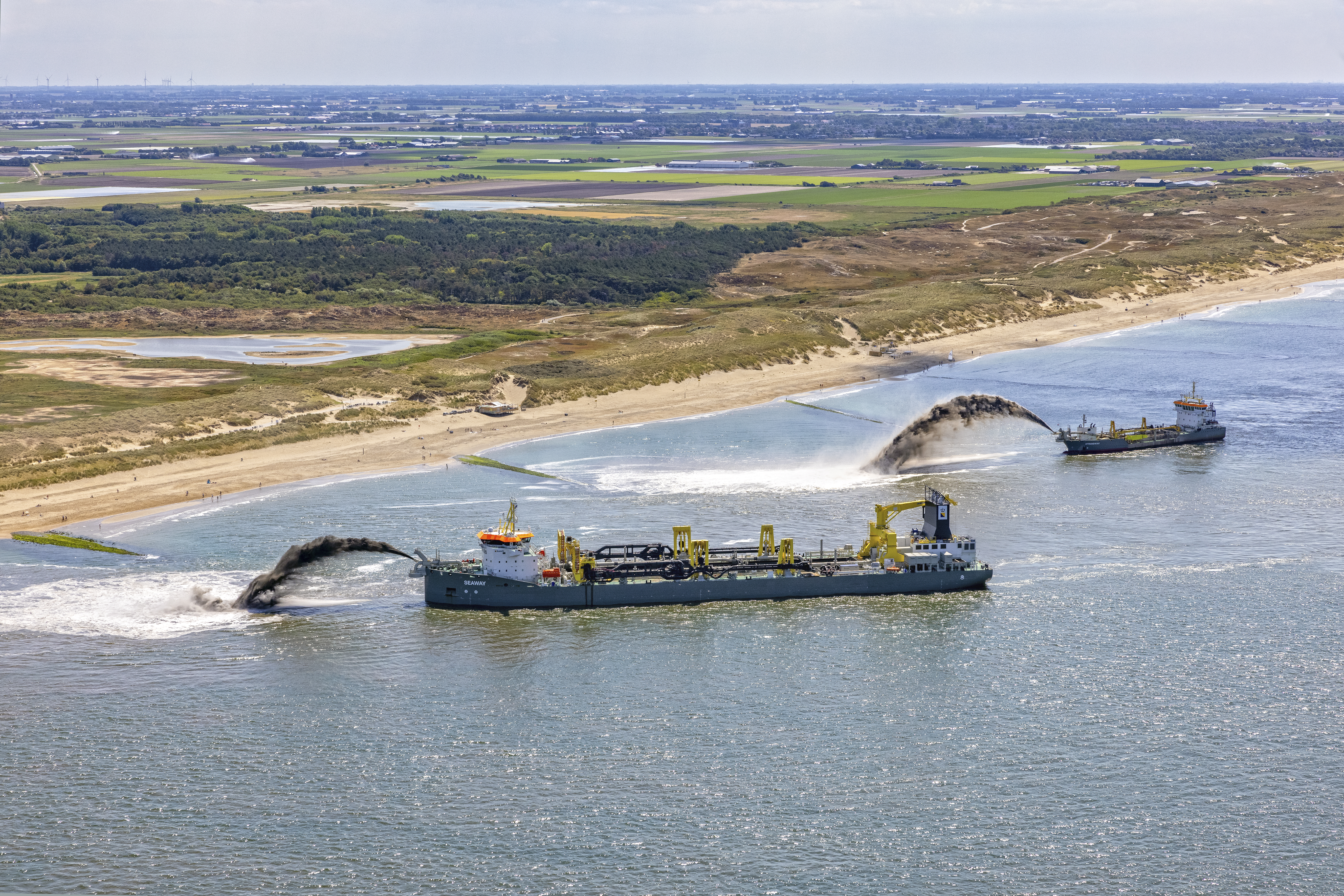 Boskalis TSHD Seaway and Strandway rainbowing Den Helder NL